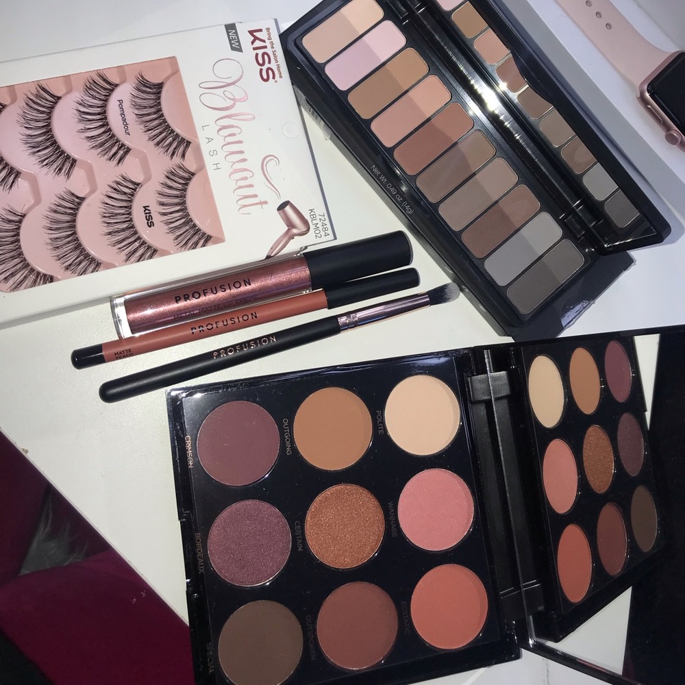 Makeup bundle - Picture 3 of 4